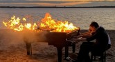 Klavier brennt am Kulkwitzer See